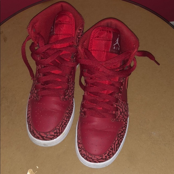 Jordan 1 Retro Red Elephant Print - Picture 1 of 6